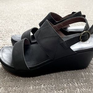 Olukai Keha Sandals Size 8, Black